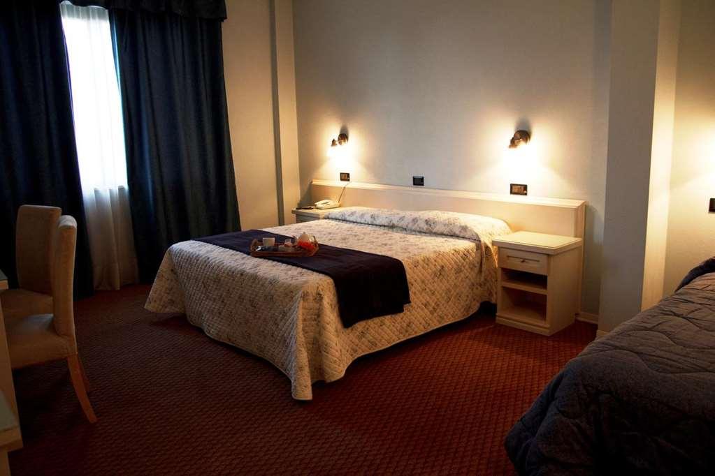 Il Grifo Hotel E Bisteccheria Toscana Montepulciano Stazione Rum bild
