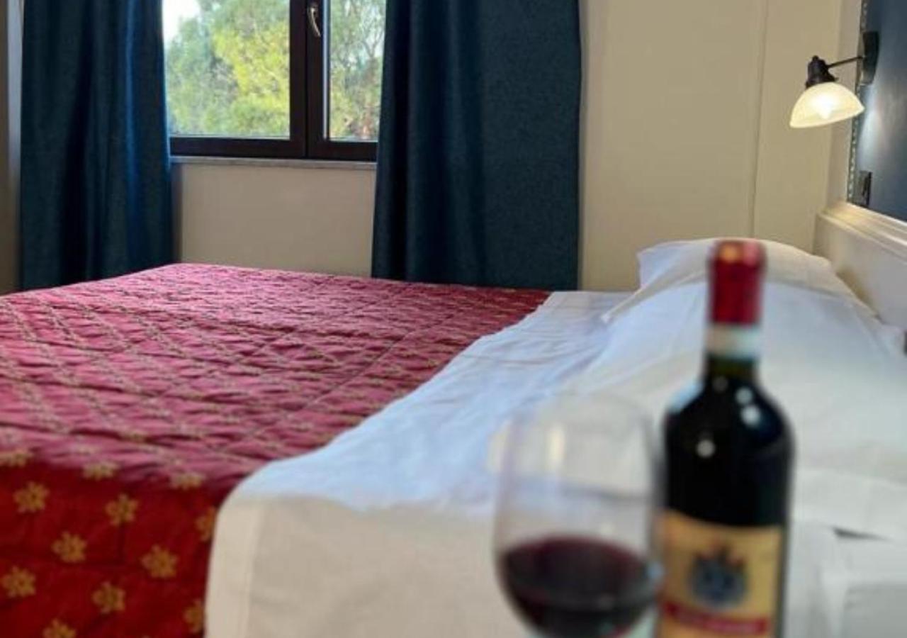 Il Grifo Hotel E Bisteccheria Toscana Montepulciano Stazione Exteriör bild