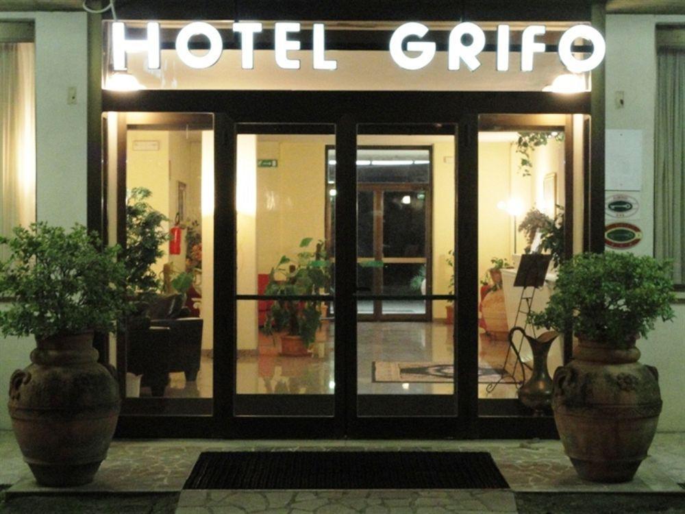 Il Grifo Hotel E Bisteccheria Toscana Montepulciano Stazione Exteriör bild