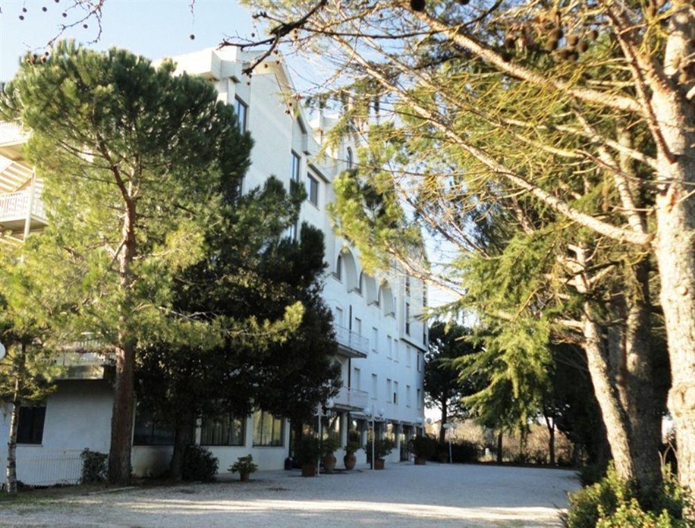 Il Grifo Hotel E Bisteccheria Toscana Montepulciano Stazione Exteriör bild