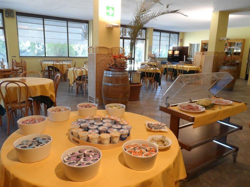 Il Grifo Hotel E Bisteccheria Toscana Montepulciano Stazione Exteriör bild
