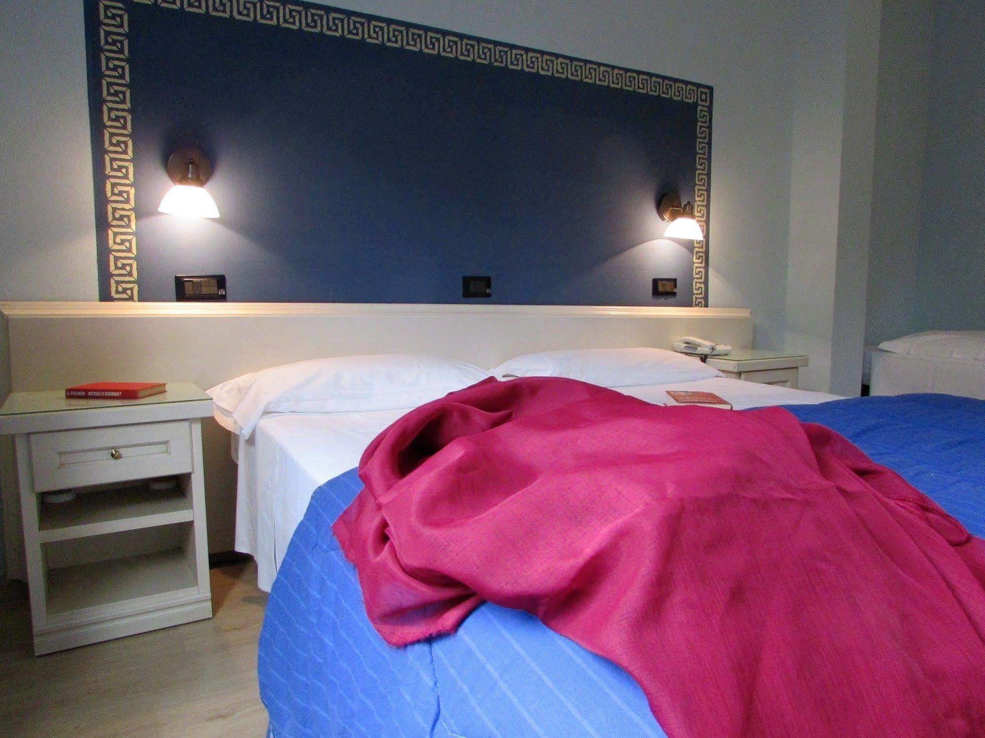Il Grifo Hotel E Bisteccheria Toscana Montepulciano Stazione Exteriör bild